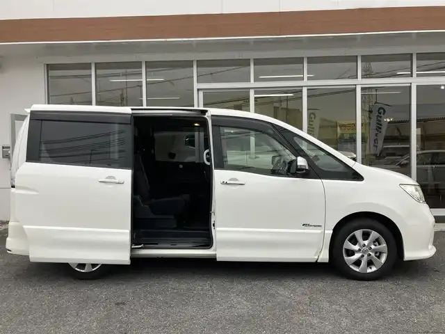 日産 セレナ ハイウェイS G Sハイブリッド 山口県 2013(平25)年 11.6万km ブリリアントホワイトパール 新車ワンオーナー/純正ナビ＆バックカメラ/　　＆フルセグTV＆後席/　　フリップダウンモニター/純正フロアマット/純正フォグランプ/純正16インチアルミ/両側パワースライドドア/スマートキー/オートライト/リバース連動ドアミラー
