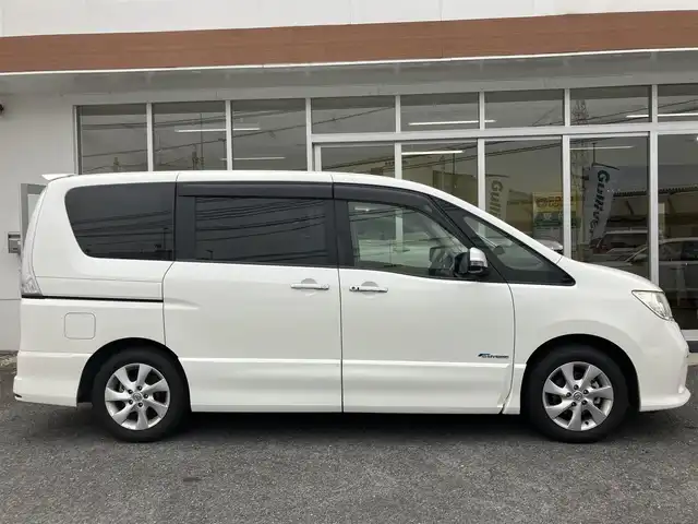 日産 セレナ ハイウェイS G Sハイブリッド 山口県 2013(平25)年 11.6万km ブリリアントホワイトパール 新車ワンオーナー/純正ナビ＆バックカメラ/　　＆フルセグTV＆後席/　　フリップダウンモニター/純正フロアマット/純正フォグランプ/純正16インチアルミ/両側パワースライドドア/スマートキー/オートライト/リバース連動ドアミラー