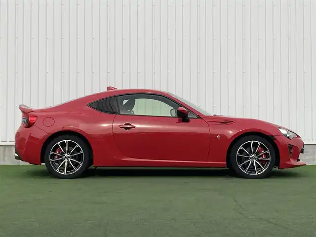 トヨタ ８６ GT 香川県 2018(平30)年 6.7万km ピュアレッド 登録時走行距離：66445km/6MT/カロッツェリアディスプレイオーディオ/　CD DVD BT /バックカメラ/クルーズコントロール/LEDヘッドライト/オートライト/フォグランプ/レベライザヘッドライト/横滑り防止装置/ETC2.0/革巻きステアリング/ステアリングスイッチ/プッシュスタート/スマートキー/スペアキー