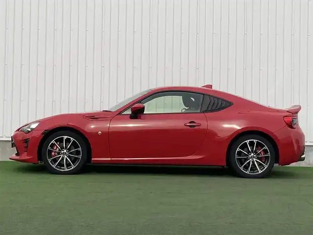 トヨタ ８６ GT 香川県 2018(平30)年 6.7万km ピュアレッド 登録時走行距離：66445km/6MT/カロッツェリアディスプレイオーディオ/　CD DVD BT /バックカメラ/クルーズコントロール/LEDヘッドライト/オートライト/フォグランプ/レベライザヘッドライト/横滑り防止装置/ETC2.0/革巻きステアリング/ステアリングスイッチ/プッシュスタート/スマートキー/スペアキー