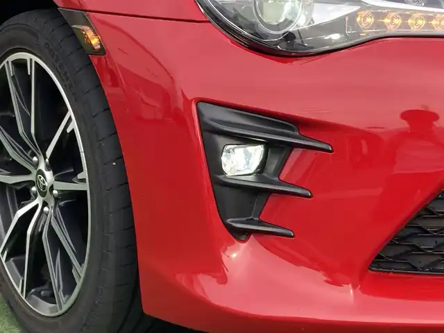 トヨタ ８６ GT 香川県 2018(平30)年 6.7万km ピュアレッド 登録時走行距離：66445km/6MT/カロッツェリアディスプレイオーディオ/　CD DVD BT /バックカメラ/クルーズコントロール/LEDヘッドライト/オートライト/フォグランプ/レベライザヘッドライト/横滑り防止装置/ETC2.0/革巻きステアリング/ステアリングスイッチ/プッシュスタート/スマートキー/スペアキー