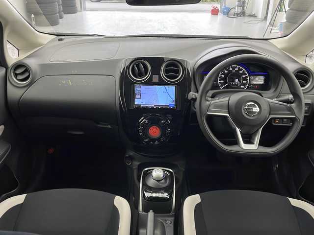 日産 ノート e－パワー B FOUR 宮城県 2019(令1)年 3万km ブリリアントシルバー 4WD/メモリナビ/(AM/FM)/Bluetooth/バックカメラ/車両接近音オフスイッチ/プッシュスタート/スマートキー/スペアキー/ETC2.0/コーナーセンサー/レーンキープアシスト/衝突被害軽減システム/オートライト/ヘッドライトレベライザー/ドアバイザー/社外フロアマット
