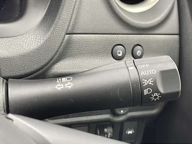 日産 ノート e－パワー B FOUR 宮城県 2019(令1)年 3万km ブリリアントシルバー 4WD/メモリナビ/(AM/FM)/Bluetooth/バックカメラ/車両接近音オフスイッチ/プッシュスタート/スマートキー/スペアキー/ETC2.0/コーナーセンサー/レーンキープアシスト/衝突被害軽減システム/オートライト/ヘッドライトレベライザー/ドアバイザー/社外フロアマット