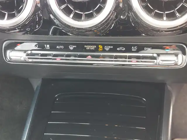 メルセデス・ベンツ Ｂ２００ｄ AMGライン 東京都 2019(令1)年 4万km デニムブルー レーダーセーフティパッケージ/純正ナビ/バックカメラ/ETC2.0/ドライブレコーダー/ハーフレザーシート/シートヒーター/衝突軽減システム/レーンキープアシスト/ブラインドスポットモニター/コーナーセンサー/ハーフレザーシート/シートヒーター/パワーシート/ワイヤレス充電