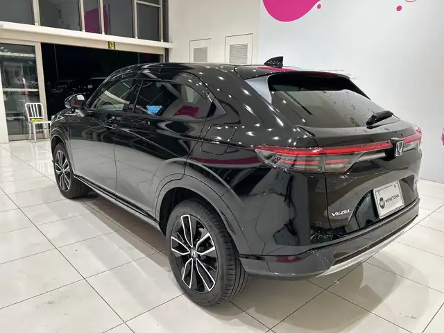 ホンダ ヴェゼル ハイブリッド e:HEV Z 埼玉県 2024(令6)年 0.4万km クリスタルブラックパール ホンダセンシング/純正9インチナビ/（Bluetooth/フルセグTV/USB）/バックカメラ/パワーバックドア/レーダークルーズコントロール/LEDヘッドライト/オートライト/ハーフレザーシート/D/N席シートヒーター/純正18インチアルミホイール/パドルシフト/ステアリングヒーター/ワイヤレス充電/ETC2.0