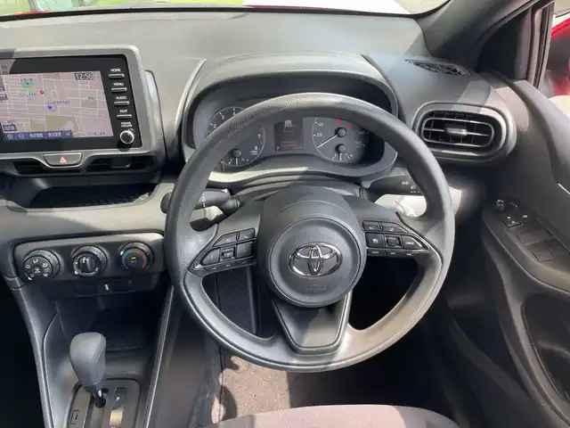 トヨタ ヤリス X 愛知県 2020(令2)年 1万km コーラルクリスタルシャイン 純正７型ディスプレイオーディオナビ/全方位カメラ/レーダークルーズコントロール/バックカメラ/コーナーセンサー/純正アルミホイール/コーナーセンサー/ＥＴＣ２．０/ブラインドスポットモニター/LEDヘッドライト/レーンキープアシスト/オートマチックハイビーム/衝突軽減システム/ステアリングスイッチ
