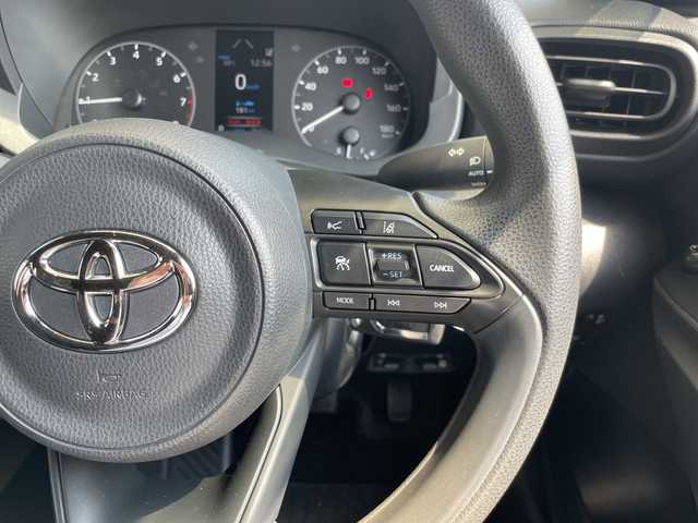 トヨタ ヤリス X 愛知県 2020(令2)年 1万km コーラルクリスタルシャイン 純正７型ディスプレイオーディオナビ/全方位カメラ/レーダークルーズコントロール/バックカメラ/コーナーセンサー/純正アルミホイール/コーナーセンサー/ＥＴＣ２．０/ブラインドスポットモニター/LEDヘッドライト/レーンキープアシスト/オートマチックハイビーム/衝突軽減システム/ステアリングスイッチ