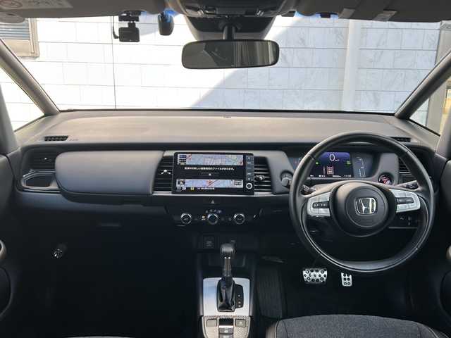 ホンダ フィット e:HEVホーム 埼玉県 2020(令2)年 8.6万km ルナシルバーM 純正ナビ /(FM/AM/TV/CD/DVD/SD/Bluetooth/AUX/USB)/バックカメラ /ETC /ドラレコ/プッシュスタート　/ステアリングスイッチ　/純正オーディオ　/純正フロア　/コーナーセンサー　/TRC　/電格ミラー　/クルコン/レーンキープ　/ホンダセンシング　/LED　/パーキングセンサー　/保証書　/取扱説明書