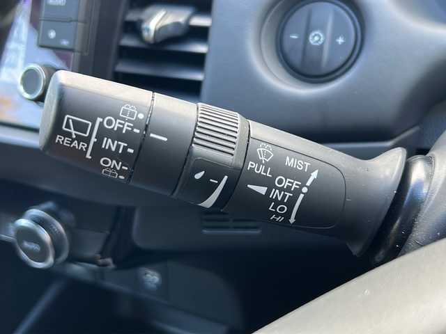 ホンダ フィット e:HEVホーム 埼玉県 2020(令2)年 8.6万km ルナシルバーM 純正ナビ /(FM/AM/TV/CD/DVD/SD/Bluetooth/AUX/USB)/バックカメラ /ETC /ドラレコ/プッシュスタート　/ステアリングスイッチ　/純正オーディオ　/純正フロア　/コーナーセンサー　/TRC　/電格ミラー　/クルコン/レーンキープ　/ホンダセンシング　/LED　/パーキングセンサー　/保証書　/取扱説明書