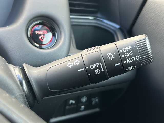 ホンダ フィット e:HEVホーム 埼玉県 2020(令2)年 8.6万km ルナシルバーM 純正ナビ /(FM/AM/TV/CD/DVD/SD/Bluetooth/AUX/USB)/バックカメラ /ETC /ドラレコ/プッシュスタート　/ステアリングスイッチ　/純正オーディオ　/純正フロア　/コーナーセンサー　/TRC　/電格ミラー　/クルコン/レーンキープ　/ホンダセンシング　/LED　/パーキングセンサー　/保証書　/取扱説明書