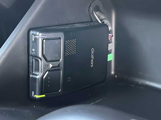 ホンダ フィット e:HEVホーム 埼玉県 2020(令2)年 8.6万km ルナシルバーM 純正ナビ /(FM/AM/TV/CD/DVD/SD/Bluetooth/AUX/USB)/バックカメラ /ETC /ドラレコ/プッシュスタート　/ステアリングスイッチ　/純正オーディオ　/純正フロア　/コーナーセンサー　/TRC　/電格ミラー　/クルコン/レーンキープ　/ホンダセンシング　/LED　/パーキングセンサー　/保証書　/取扱説明書