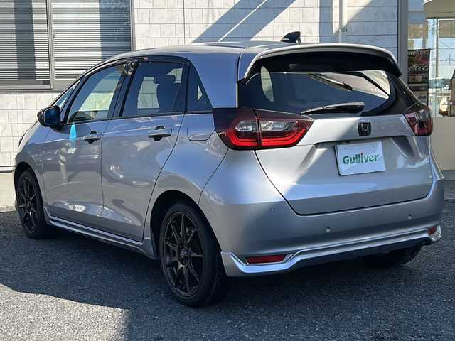 ホンダ フィット e:HEVホーム 埼玉県 2020(令2)年 8.6万km ルナシルバーM 純正ナビ /(FM/AM/TV/CD/DVD/SD/Bluetooth/AUX/USB)/バックカメラ /ETC /ドラレコ/プッシュスタート　/ステアリングスイッチ　/純正オーディオ　/純正フロア　/コーナーセンサー　/TRC　/電格ミラー　/クルコン/レーンキープ　/ホンダセンシング　/LED　/パーキングセンサー　/保証書　/取扱説明書