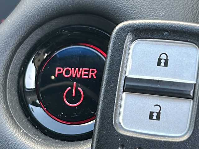 ホンダ フィット e:HEVホーム 埼玉県 2020(令2)年 8.6万km ルナシルバーM 純正ナビ /(FM/AM/TV/CD/DVD/SD/Bluetooth/AUX/USB)/バックカメラ /ETC /ドラレコ/プッシュスタート　/ステアリングスイッチ　/純正オーディオ　/純正フロア　/コーナーセンサー　/TRC　/電格ミラー　/クルコン/レーンキープ　/ホンダセンシング　/LED　/パーキングセンサー　/保証書　/取扱説明書