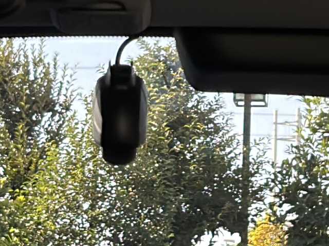 ホンダ フィット e:HEVホーム 埼玉県 2020(令2)年 8.6万km ルナシルバーM 純正ナビ /(FM/AM/TV/CD/DVD/SD/Bluetooth/AUX/USB)/バックカメラ /ETC /ドラレコ/プッシュスタート　/ステアリングスイッチ　/純正オーディオ　/純正フロア　/コーナーセンサー　/TRC　/電格ミラー　/クルコン/レーンキープ　/ホンダセンシング　/LED　/パーキングセンサー　/保証書　/取扱説明書