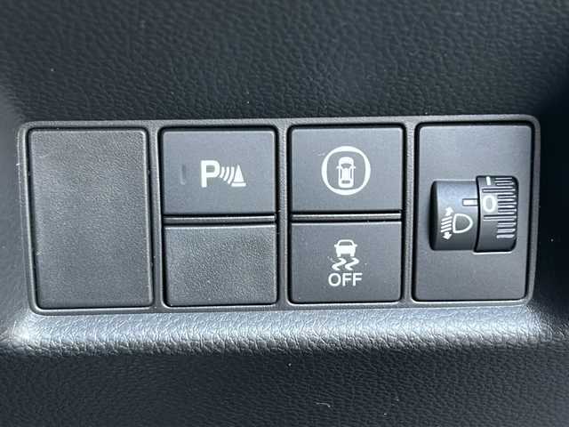 ホンダ フィット e:HEVホーム 埼玉県 2020(令2)年 8.6万km ルナシルバーM 純正ナビ /(FM/AM/TV/CD/DVD/SD/Bluetooth/AUX/USB)/バックカメラ /ETC /ドラレコ/プッシュスタート　/ステアリングスイッチ　/純正オーディオ　/純正フロア　/コーナーセンサー　/TRC　/電格ミラー　/クルコン/レーンキープ　/ホンダセンシング　/LED　/パーキングセンサー　/保証書　/取扱説明書