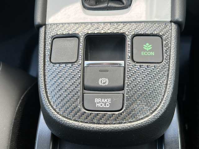 ホンダ フィット e:HEVホーム 埼玉県 2020(令2)年 8.6万km ルナシルバーM 純正ナビ /(FM/AM/TV/CD/DVD/SD/Bluetooth/AUX/USB)/バックカメラ /ETC /ドラレコ/プッシュスタート　/ステアリングスイッチ　/純正オーディオ　/純正フロア　/コーナーセンサー　/TRC　/電格ミラー　/クルコン/レーンキープ　/ホンダセンシング　/LED　/パーキングセンサー　/保証書　/取扱説明書