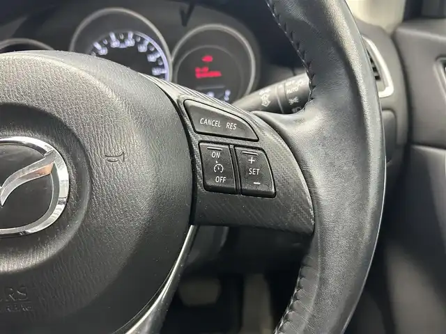 マツダ ＣＸ－５ XD 鹿児島県 2016(平28)年 5.1万km ソニックシルバーM 純正SDナビ/【Bluetooth/フルセグTV/CD/DVD】/バックカメラ/サイドカメラ/ビルトインETC/スマートシティブレーキサポート/レーンキープアシスト/クルーズコントロール/革巻きステアリング/LEDヘッドライト/オートライト/純正17インチアルミホイール/スマートキー/プッシュスタート/横滑り防止装置