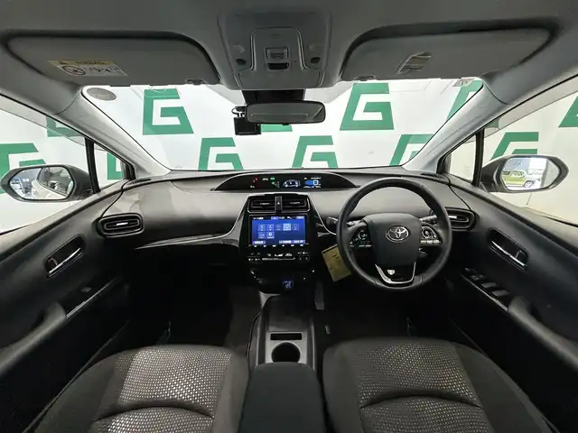 トヨタ プリウス S 鹿児島県 2019(令1)年 0.5万km ホワイトパールクリスタルシャイン 禁煙/純正ナビ（CD/DVD/Bluetooth/フルセグTV）/バックカメラ/トヨタセーフティセンス/○プリクラッシュセーフティ/○レーントレーシングアシスト/○レーダークルーズコントロール/○オートマチックハイビーム/○ロードサインアシスト/純正前後ドライブレコーダー/純正フロアマット/純正フロアマット/オートライト/オートマチックハイビーム/LEDヘッドライト/純正ETC2.0