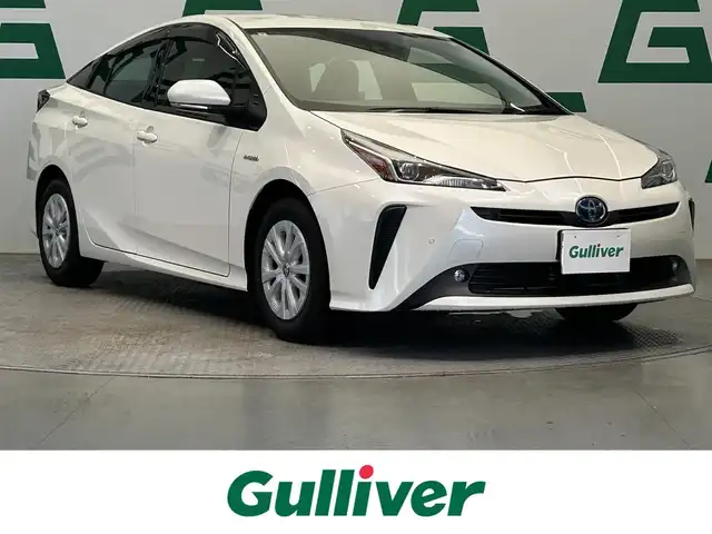 トヨタ プリウス S 鹿児島県 2019(令1)年 0.5万km ホワイトパールクリスタルシャイン 禁煙/純正ナビ（CD/DVD/Bluetooth/フルセグTV）/バックカメラ/トヨタセーフティセンス/○プリクラッシュセーフティ/○レーントレーシングアシスト/○レーダークルーズコントロール/○オートマチックハイビーム/○ロードサインアシスト/純正前後ドライブレコーダー/純正フロアマット/純正フロアマット/オートライト/オートマチックハイビーム/LEDヘッドライト/純正ETC2.0