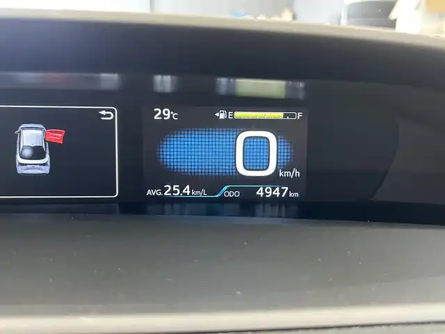 トヨタ プリウス S 鹿児島県 2019(令1)年 0.5万km ホワイトパールクリスタルシャイン 禁煙/純正ナビ（CD/DVD/Bluetooth/フルセグTV）/バックカメラ/トヨタセーフティセンス/○プリクラッシュセーフティ/○レーントレーシングアシスト/○レーダークルーズコントロール/○オートマチックハイビーム/○ロードサインアシスト/純正前後ドライブレコーダー/純正フロアマット/純正フロアマット/オートライト/オートマチックハイビーム/LEDヘッドライト/純正ETC2.0