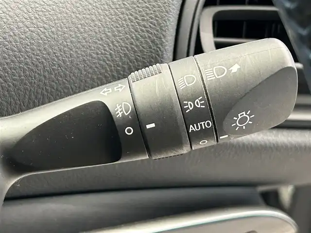 トヨタ プリウス S 鹿児島県 2019(令1)年 0.5万km ホワイトパールクリスタルシャイン 禁煙/純正ナビ（CD/DVD/Bluetooth/フルセグTV）/バックカメラ/トヨタセーフティセンス/○プリクラッシュセーフティ/○レーントレーシングアシスト/○レーダークルーズコントロール/○オートマチックハイビーム/○ロードサインアシスト/純正前後ドライブレコーダー/純正フロアマット/純正フロアマット/オートライト/オートマチックハイビーム/LEDヘッドライト/純正ETC2.0