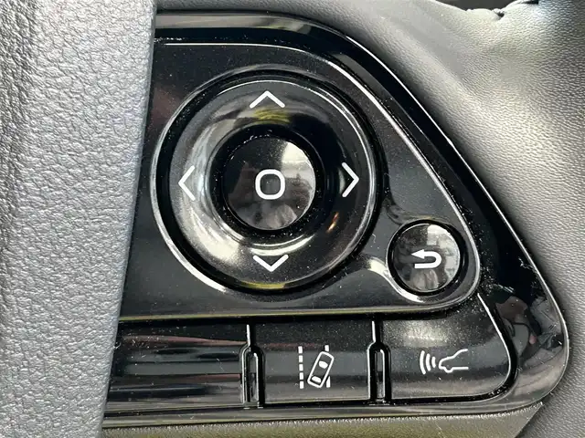 トヨタ プリウス S 鹿児島県 2019(令1)年 0.5万km ホワイトパールクリスタルシャイン 禁煙/純正ナビ（CD/DVD/Bluetooth/フルセグTV）/バックカメラ/トヨタセーフティセンス/○プリクラッシュセーフティ/○レーントレーシングアシスト/○レーダークルーズコントロール/○オートマチックハイビーム/○ロードサインアシスト/純正前後ドライブレコーダー/純正フロアマット/純正フロアマット/オートライト/オートマチックハイビーム/LEDヘッドライト/純正ETC2.0