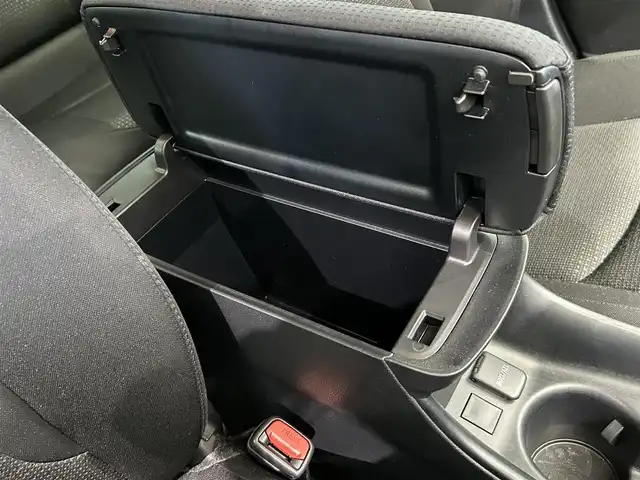 トヨタ プリウス S 鹿児島県 2019(令1)年 0.5万km ホワイトパールクリスタルシャイン 禁煙/純正ナビ（CD/DVD/Bluetooth/フルセグTV）/バックカメラ/トヨタセーフティセンス/○プリクラッシュセーフティ/○レーントレーシングアシスト/○レーダークルーズコントロール/○オートマチックハイビーム/○ロードサインアシスト/純正前後ドライブレコーダー/純正フロアマット/純正フロアマット/オートライト/オートマチックハイビーム/LEDヘッドライト/純正ETC2.0