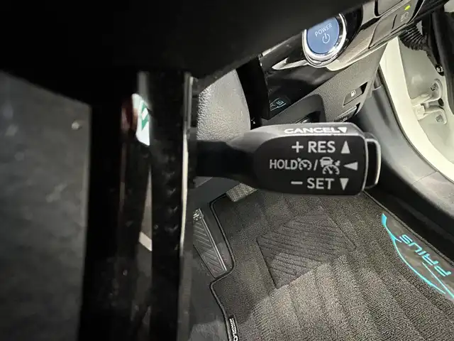 トヨタ プリウス S 鹿児島県 2019(令1)年 0.5万km ホワイトパールクリスタルシャイン 禁煙/純正ナビ（CD/DVD/Bluetooth/フルセグTV）/バックカメラ/トヨタセーフティセンス/○プリクラッシュセーフティ/○レーントレーシングアシスト/○レーダークルーズコントロール/○オートマチックハイビーム/○ロードサインアシスト/純正前後ドライブレコーダー/純正フロアマット/純正フロアマット/オートライト/オートマチックハイビーム/LEDヘッドライト/純正ETC2.0