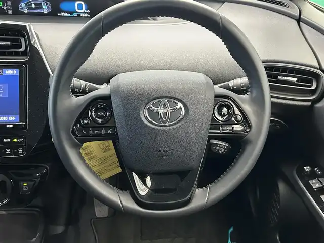 トヨタ プリウス S 鹿児島県 2019(令1)年 0.5万km ホワイトパールクリスタルシャイン 禁煙/純正ナビ（CD/DVD/Bluetooth/フルセグTV）/バックカメラ/トヨタセーフティセンス/○プリクラッシュセーフティ/○レーントレーシングアシスト/○レーダークルーズコントロール/○オートマチックハイビーム/○ロードサインアシスト/純正前後ドライブレコーダー/純正フロアマット/純正フロアマット/オートライト/オートマチックハイビーム/LEDヘッドライト/純正ETC2.0