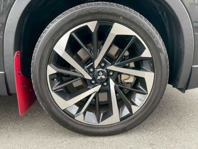 三菱 アウトランダー ＰＨＥＶ P 岩手県 2021(令3)年 3.8万km 黒 純正9インチナビ/BOSEサウンド/ステアリングリモコン/ハンドルヒーター/置くだけ充電/BSM/ヘッドアップディスプレイ/シートメモリー/パドルシフト/ミラー一体ドラレコ/フォグライト/電動格納ミラー/AVH