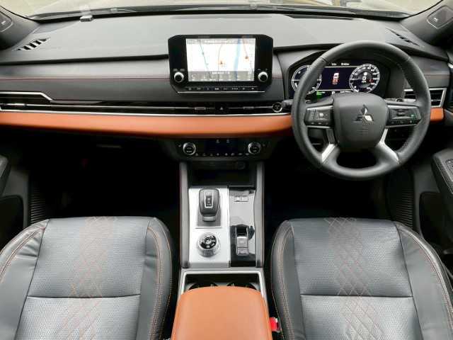 三菱 アウトランダー ＰＨＥＶ P 岩手県 2021(令3)年 3.8万km 黒 純正9インチナビ/BOSEサウンド/ステアリングリモコン/ハンドルヒーター/置くだけ充電/BSM/ヘッドアップディスプレイ/シートメモリー/パドルシフト/ミラー一体ドラレコ/フォグライト/電動格納ミラー/AVH