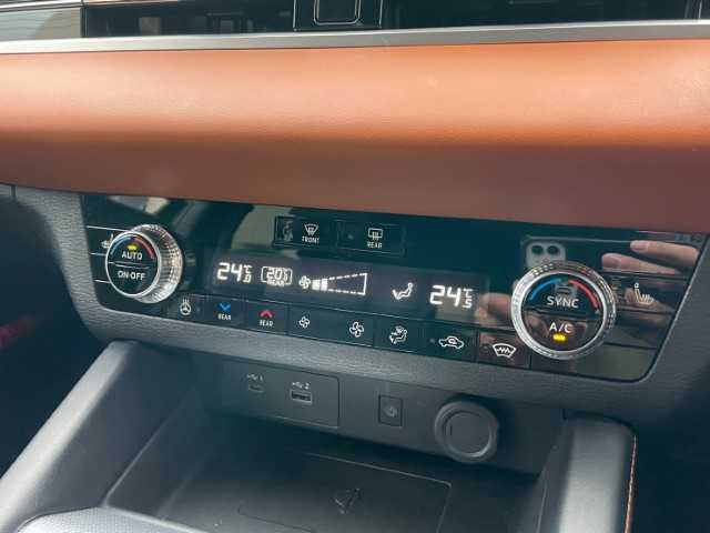 三菱 アウトランダー ＰＨＥＶ P 岩手県 2021(令3)年 3.8万km 黒 純正9インチナビ/BOSEサウンド/ステアリングリモコン/ハンドルヒーター/置くだけ充電/BSM/ヘッドアップディスプレイ/シートメモリー/パドルシフト/ミラー一体ドラレコ/フォグライト/電動格納ミラー/AVH