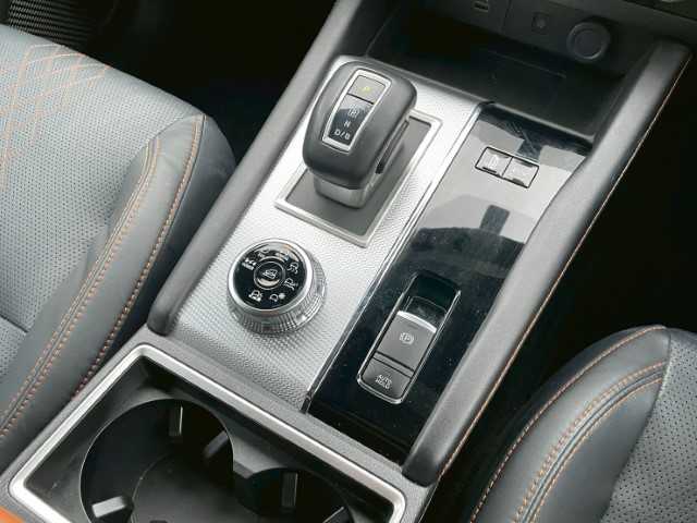 三菱 アウトランダー ＰＨＥＶ P 岩手県 2021(令3)年 3.8万km 黒 純正9インチナビ/BOSEサウンド/ステアリングリモコン/ハンドルヒーター/置くだけ充電/BSM/ヘッドアップディスプレイ/シートメモリー/パドルシフト/ミラー一体ドラレコ/フォグライト/電動格納ミラー/AVH