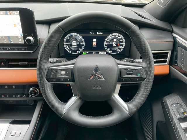 三菱 アウトランダー ＰＨＥＶ P 岩手県 2021(令3)年 3.8万km 黒 純正9インチナビ/BOSEサウンド/ステアリングリモコン/ハンドルヒーター/置くだけ充電/BSM/ヘッドアップディスプレイ/シートメモリー/パドルシフト/ミラー一体ドラレコ/フォグライト/電動格納ミラー/AVH