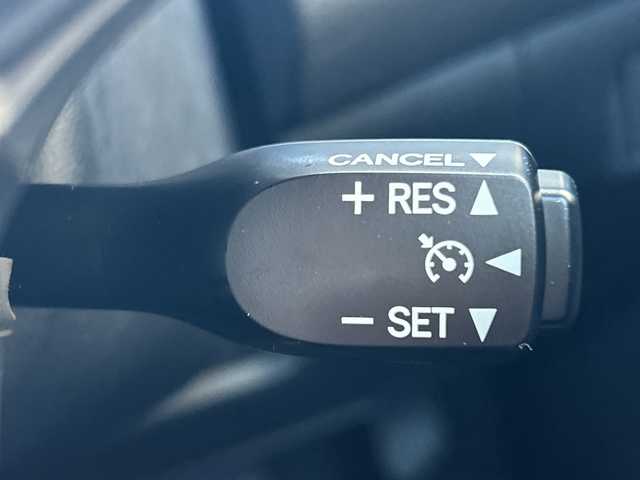 トヨタ ハリアー プレミアム 大阪府 2016(平28)年 9.4万km ホワイトパールクリスタルシャイン ワンオーナー/社外9インチメモリナビ（ALPINE）/BT/CD/DVD/フルセグTV/iPod/AUX/フリップダウンモニター（ALPINE）/GPSレーダー探知機（VA-710E）/バックカメラ/レーンキープアシスト/レーンデパーチャーアラート/クルーズコントロール/オートマチックハイビーム/パワーシート/電動リアゲート/電動チルト・テレスコピック・ステアリング/プッシュスタート/LEDフロントフォグ/純正アルミホイール/純正フロアマット/ドライブレコーダー/ETC