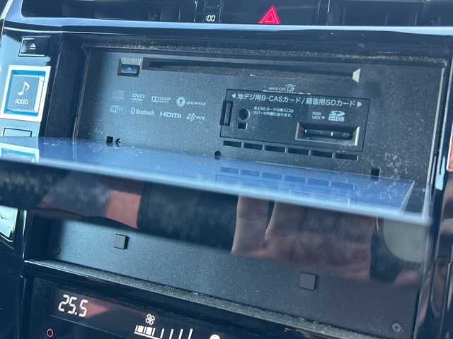 トヨタ ハリアー プレミアム 大阪府 2016(平28)年 9.4万km ホワイトパールクリスタルシャイン ワンオーナー/社外9インチメモリナビ（ALPINE）/BT/CD/DVD/フルセグTV/iPod/AUX/フリップダウンモニター（ALPINE）/GPSレーダー探知機（VA-710E）/バックカメラ/レーンキープアシスト/レーンデパーチャーアラート/クルーズコントロール/オートマチックハイビーム/パワーシート/電動リアゲート/電動チルト・テレスコピック・ステアリング/プッシュスタート/LEDフロントフォグ/純正アルミホイール/純正フロアマット/ドライブレコーダー/ETC