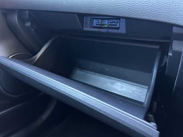 トヨタ ハリアー プレミアム 大阪府 2016(平28)年 9.4万km ホワイトパールクリスタルシャイン ワンオーナー/社外9インチメモリナビ（ALPINE）/BT/CD/DVD/フルセグTV/iPod/AUX/フリップダウンモニター（ALPINE）/GPSレーダー探知機（VA-710E）/バックカメラ/レーンキープアシスト/レーンデパーチャーアラート/クルーズコントロール/オートマチックハイビーム/パワーシート/電動リアゲート/電動チルト・テレスコピック・ステアリング/プッシュスタート/LEDフロントフォグ/純正アルミホイール/純正フロアマット/ドライブレコーダー/ETC