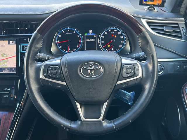 トヨタ ハリアー プレミアム 大阪府 2016(平28)年 9.4万km ホワイトパールクリスタルシャイン ワンオーナー/社外9インチメモリナビ（ALPINE）/BT/CD/DVD/フルセグTV/iPod/AUX/フリップダウンモニター（ALPINE）/GPSレーダー探知機（VA-710E）/バックカメラ/レーンキープアシスト/レーンデパーチャーアラート/クルーズコントロール/オートマチックハイビーム/パワーシート/電動リアゲート/電動チルト・テレスコピック・ステアリング/プッシュスタート/LEDフロントフォグ/純正アルミホイール/純正フロアマット/ドライブレコーダー/ETC