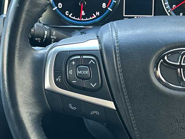 トヨタ ハリアー プレミアム 大阪府 2016(平28)年 9.4万km ホワイトパールクリスタルシャイン ワンオーナー/社外9インチメモリナビ（ALPINE）/BT/CD/DVD/フルセグTV/iPod/AUX/フリップダウンモニター（ALPINE）/GPSレーダー探知機（VA-710E）/バックカメラ/レーンキープアシスト/レーンデパーチャーアラート/クルーズコントロール/オートマチックハイビーム/パワーシート/電動リアゲート/電動チルト・テレスコピック・ステアリング/プッシュスタート/LEDフロントフォグ/純正アルミホイール/純正フロアマット/ドライブレコーダー/ETC