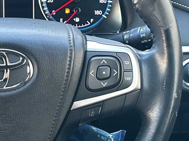 トヨタ ハリアー プレミアム 大阪府 2016(平28)年 9.4万km ホワイトパールクリスタルシャイン ワンオーナー/社外9インチメモリナビ（ALPINE）/BT/CD/DVD/フルセグTV/iPod/AUX/フリップダウンモニター（ALPINE）/GPSレーダー探知機（VA-710E）/バックカメラ/レーンキープアシスト/レーンデパーチャーアラート/クルーズコントロール/オートマチックハイビーム/パワーシート/電動リアゲート/電動チルト・テレスコピック・ステアリング/プッシュスタート/LEDフロントフォグ/純正アルミホイール/純正フロアマット/ドライブレコーダー/ETC