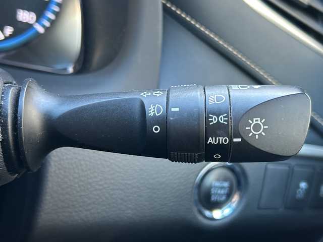 トヨタ ハリアー プレミアム 大阪府 2016(平28)年 9.4万km ホワイトパールクリスタルシャイン ワンオーナー/社外9インチメモリナビ（ALPINE）/BT/CD/DVD/フルセグTV/iPod/AUX/フリップダウンモニター（ALPINE）/GPSレーダー探知機（VA-710E）/バックカメラ/レーンキープアシスト/レーンデパーチャーアラート/クルーズコントロール/オートマチックハイビーム/パワーシート/電動リアゲート/電動チルト・テレスコピック・ステアリング/プッシュスタート/LEDフロントフォグ/純正アルミホイール/純正フロアマット/ドライブレコーダー/ETC