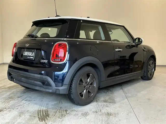 ＭＩＮＩ ＢＭＷ ミニ クーパー クラシックトリム 熊本県 2021(令3)年 5.2万km MINI Yoursエニグマティックブラック ・スマートキー/・プッシュスタート/・インテリジェントセーフティ/・PDC自動起動/・パーキングアシスト/・クルーズコントロール(追従式)/・ハーフレザースポーツシート/・純正HDDナビ/　【Bluetooth・USB・MSV】/・バックカメラ/・ETC/・ドライブレーダー(前後録画)/・LEDヘッドランプ/・UKテールランプ/・純正マット