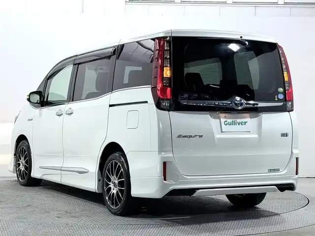 トヨタ エスクァイア ハイブリッド Gi 大阪府 2015(平27)年 6.2万km ホワイトパールクリスタルシャイン モデリスタエアロ　アルパインナビＴＶ　後席モニター　黒革シート　ワイヤレス充電　両側電動　シートヒーター　バックカメラ　ビルトインＥＴＣ　オートライト　ＬＥＤヘッドライト　フォグランプ　スマートキー