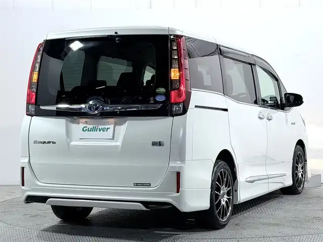 トヨタ エスクァイア ハイブリッド Gi 大阪府 2015(平27)年 6.2万km ホワイトパールクリスタルシャイン モデリスタエアロ　アルパインナビＴＶ　後席モニター　黒革シート　ワイヤレス充電　両側電動　シートヒーター　バックカメラ　ビルトインＥＴＣ　オートライト　ＬＥＤヘッドライト　フォグランプ　スマートキー