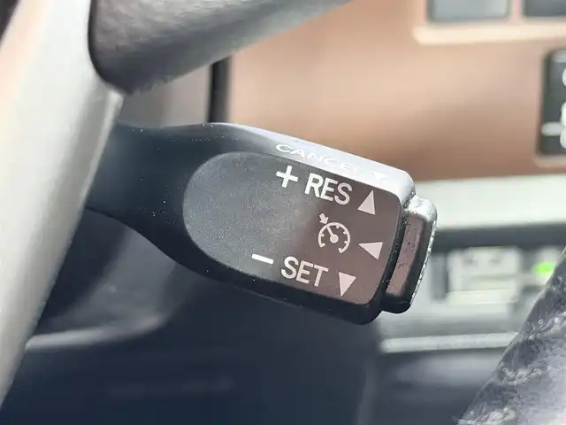 トヨタ エスクァイア ハイブリッド Gi 大阪府 2015(平27)年 6.2万km ホワイトパールクリスタルシャイン モデリスタエアロ　アルパインナビＴＶ　後席モニター　黒革シート　ワイヤレス充電　両側電動　シートヒーター　バックカメラ　ビルトインＥＴＣ　オートライト　ＬＥＤヘッドライト　フォグランプ　スマートキー