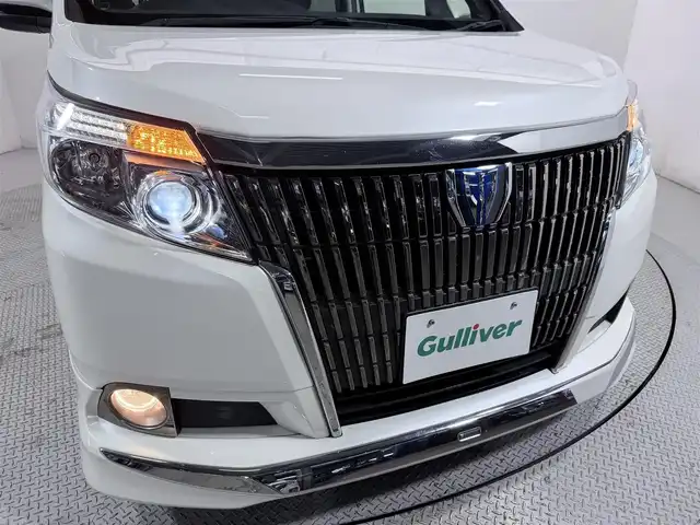 トヨタ エスクァイア ハイブリッド Gi 大阪府 2015(平27)年 6.2万km ホワイトパールクリスタルシャイン モデリスタエアロ　アルパインナビＴＶ　後席モニター　黒革シート　ワイヤレス充電　両側電動　シートヒーター　バックカメラ　ビルトインＥＴＣ　オートライト　ＬＥＤヘッドライト　フォグランプ　スマートキー