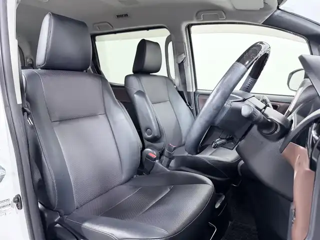 トヨタ エスクァイア ハイブリッド Gi 大阪府 2015(平27)年 6.2万km ホワイトパールクリスタルシャイン モデリスタエアロ　アルパインナビＴＶ　後席モニター　黒革シート　ワイヤレス充電　両側電動　シートヒーター　バックカメラ　ビルトインＥＴＣ　オートライト　ＬＥＤヘッドライト　フォグランプ　スマートキー