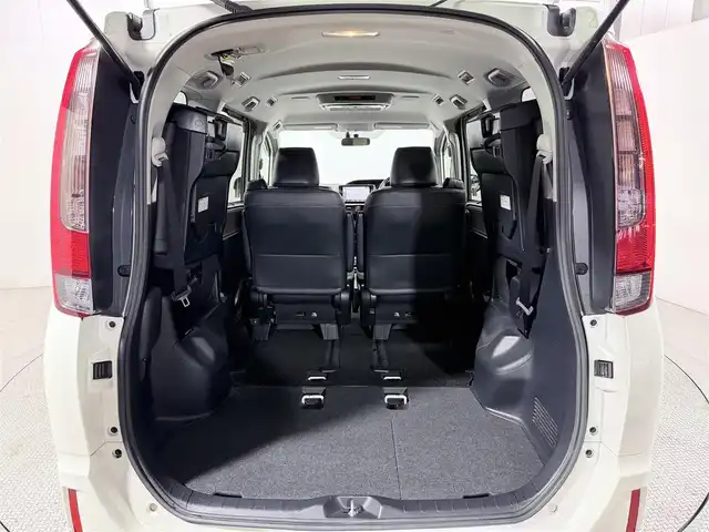 トヨタ エスクァイア ハイブリッド Gi 大阪府 2015(平27)年 6.2万km ホワイトパールクリスタルシャイン モデリスタエアロ　アルパインナビＴＶ　後席モニター　黒革シート　ワイヤレス充電　両側電動　シートヒーター　バックカメラ　ビルトインＥＴＣ　オートライト　ＬＥＤヘッドライト　フォグランプ　スマートキー