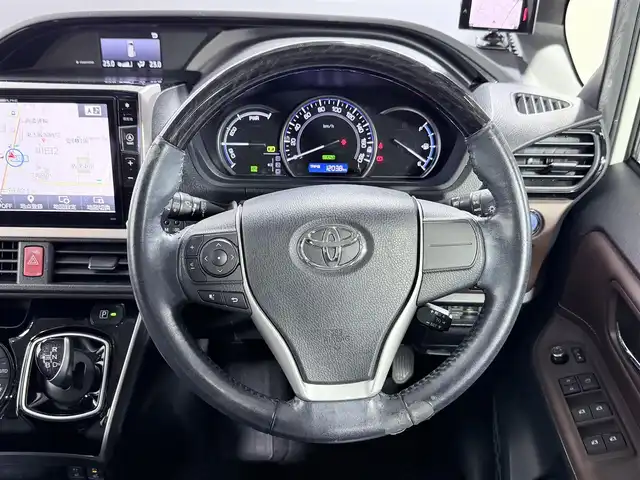 トヨタ エスクァイア ハイブリッド Gi 大阪府 2015(平27)年 6.2万km ホワイトパールクリスタルシャイン モデリスタエアロ　アルパインナビＴＶ　後席モニター　黒革シート　ワイヤレス充電　両側電動　シートヒーター　バックカメラ　ビルトインＥＴＣ　オートライト　ＬＥＤヘッドライト　フォグランプ　スマートキー