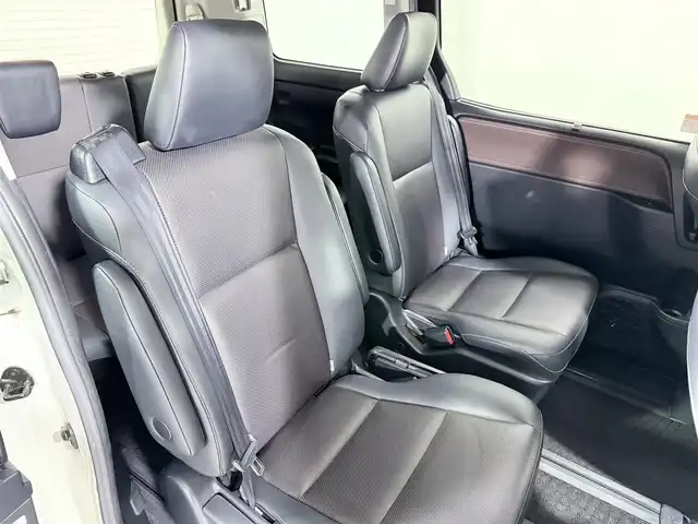 トヨタ エスクァイア ハイブリッド Gi 大阪府 2015(平27)年 6.2万km ホワイトパールクリスタルシャイン モデリスタエアロ　アルパインナビＴＶ　後席モニター　黒革シート　ワイヤレス充電　両側電動　シートヒーター　バックカメラ　ビルトインＥＴＣ　オートライト　ＬＥＤヘッドライト　フォグランプ　スマートキー